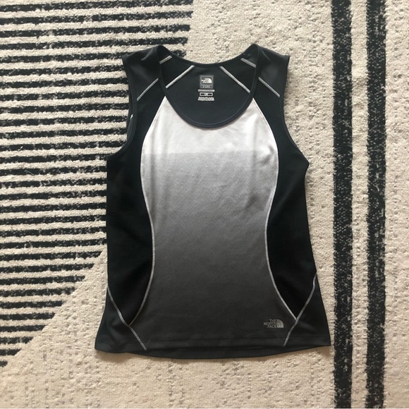 The North Face Athletic Top - Picture 1 of 4